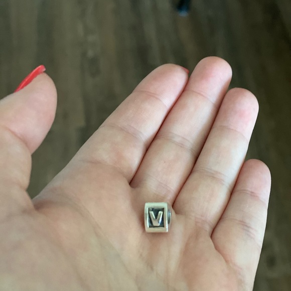 Pandora Charm - Letter V - Picture 4 of 4